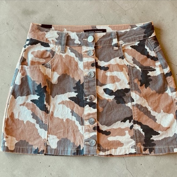 Almost Famous Dresses & Skirts - Almost Famous Camo Mini Skirt SZ 5 Button Front Cotton Stretch Y2K Denim